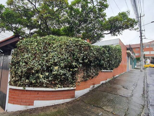 #V0037 - Casa para Venta en Quito - P - 2